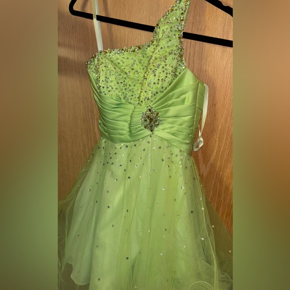 Grad/Prom Dress - Picture 3 of 4